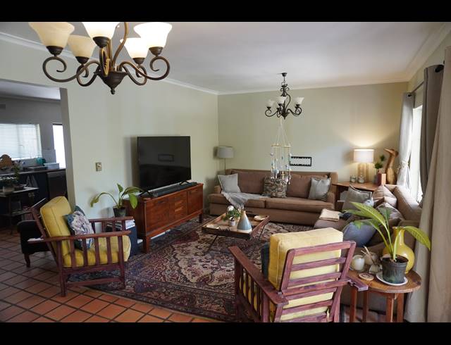 3 BEDROOM FREESTANDING TO LET IN HELDERVUE